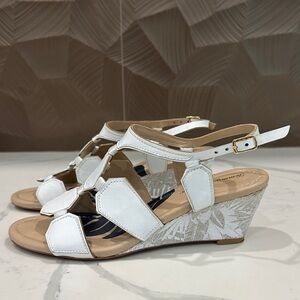 Tommy Bahama Ivy Beach Wedge Sandals